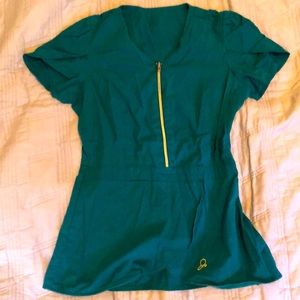 Jaanuu Tulip Scrub Top Hunter Green